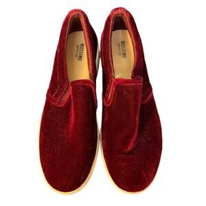 Mossimo Supply Co. Women’s Velvety  Slip On Shoes Color Burgundy‎ Size 7